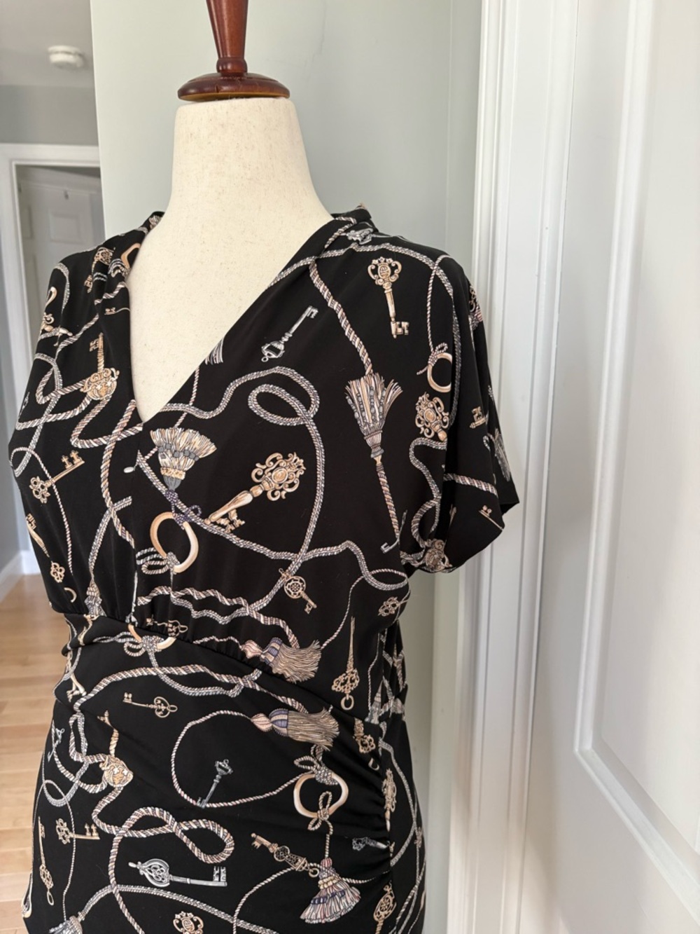White House Black Market Black V-Neck Key & Rope Print Blouse - Picture 5 of 10